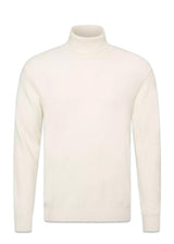 Oscar Jacobsons Salim Rollneck - White Shell. Køb strik her.