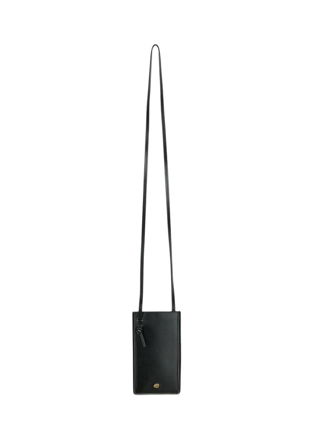 By Malene Birgers AYA PHONE - Black. Køb punge her.