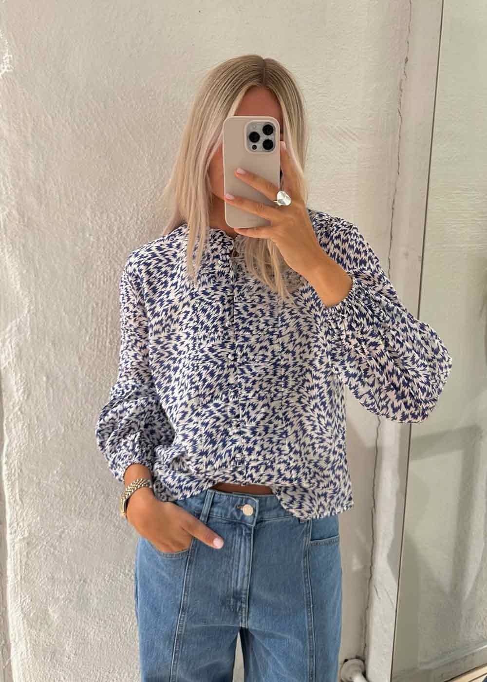 Annia S Simple Ikat Blouse - Blue-Blouses-Neo Noir-Butler Loftet