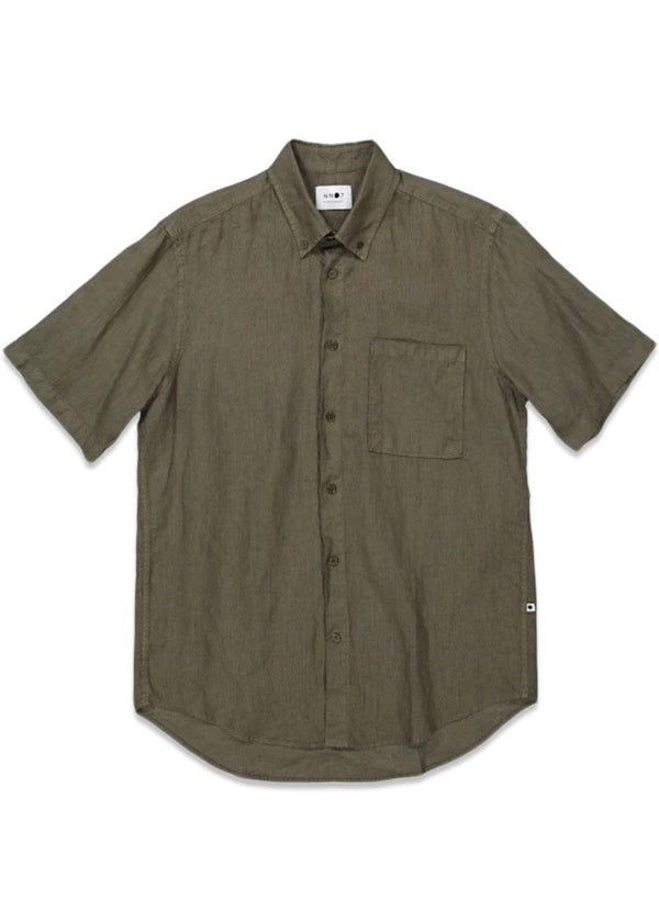 Nn. 07s Arne SS BD 5706 - Khaki Army. Køb shirts her.