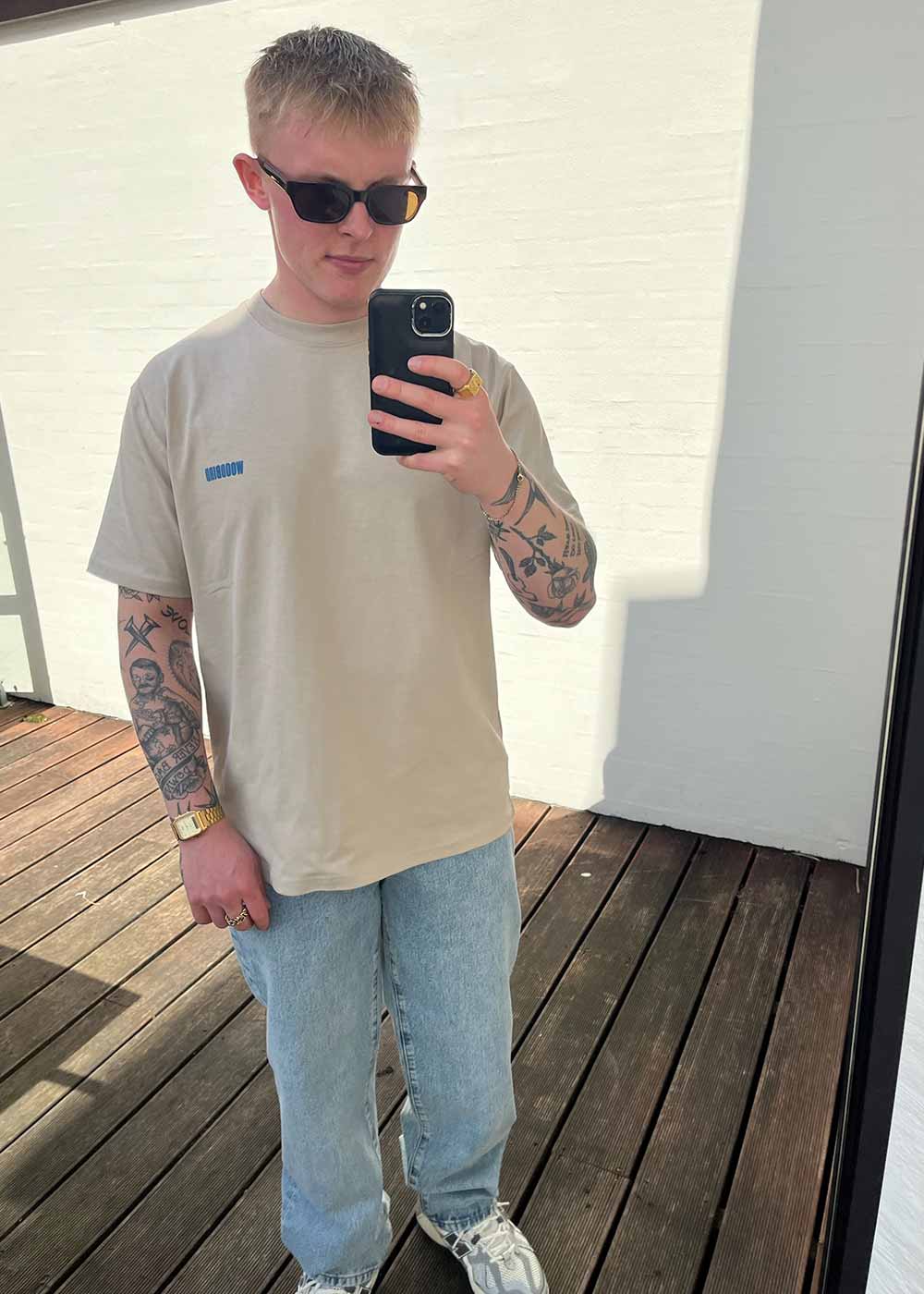 Baine Kind Tee - Taupe Brown-T-shirts-Woodbird-Butler Loftet