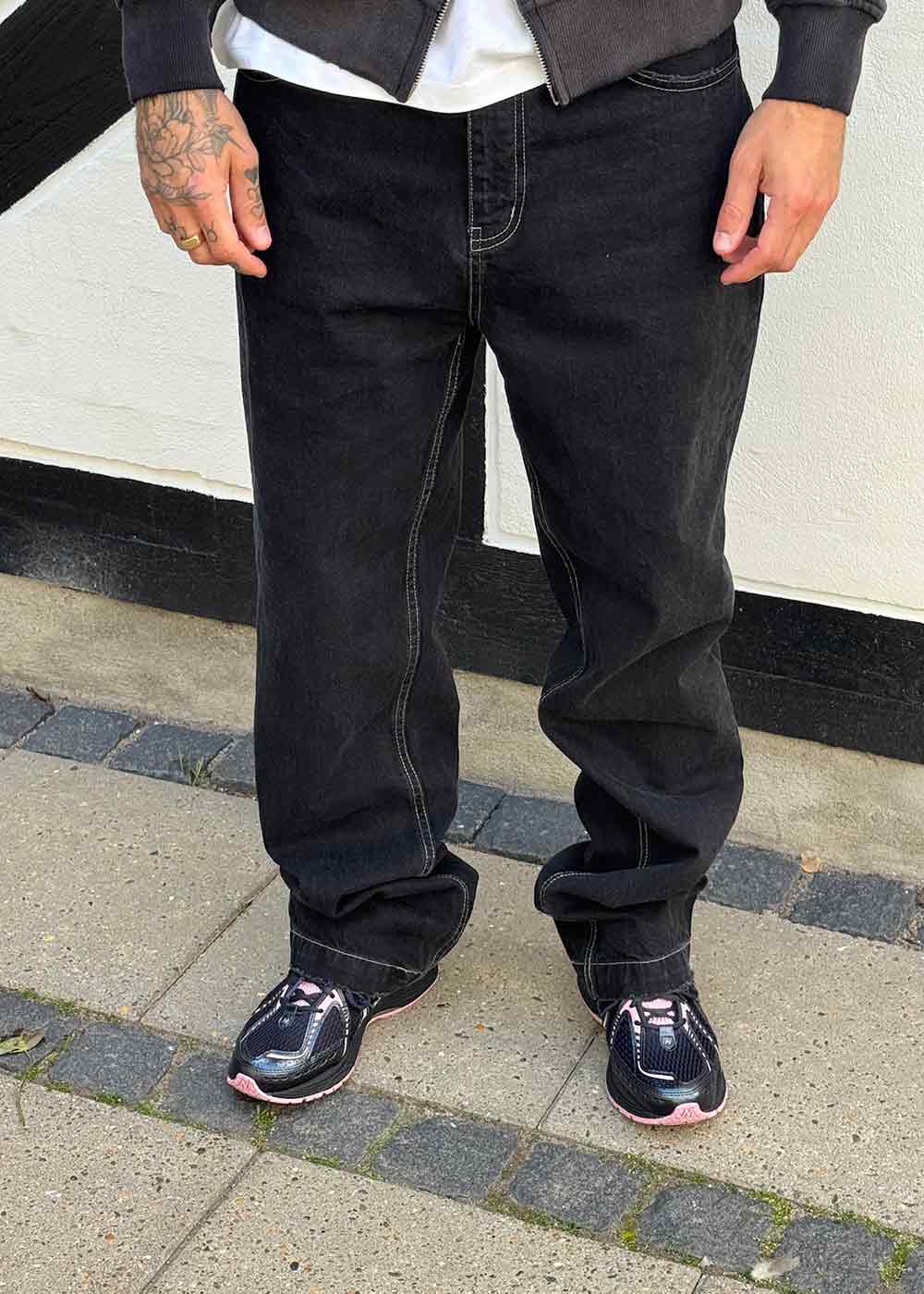 CORY STRAIGHT FIT JEANS - Washed Black-Jeans-ALIS-Butler Loftet