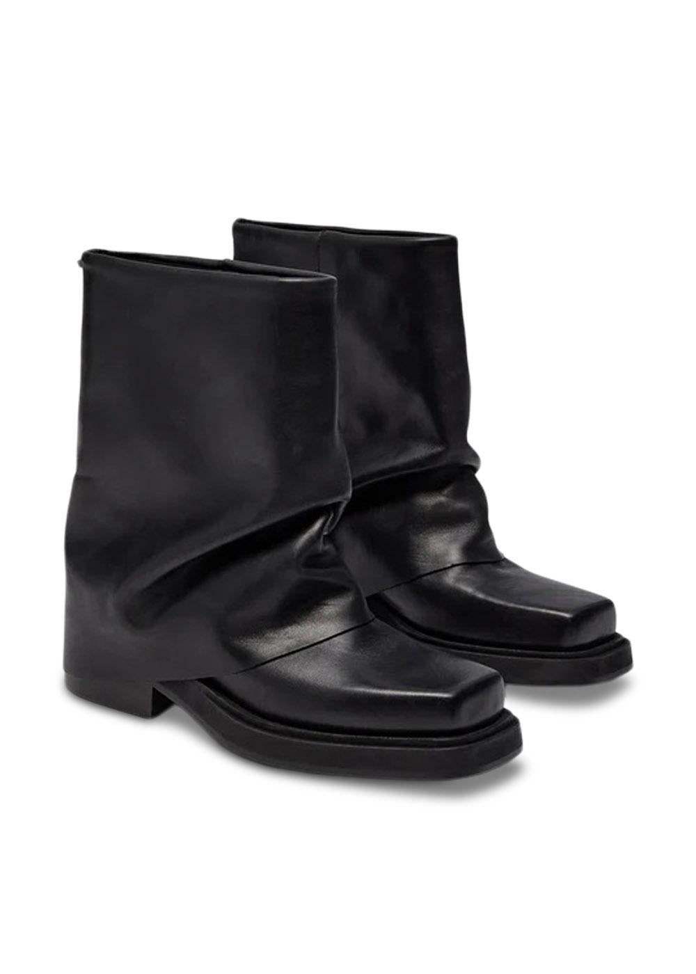 Edona - Black-Boots-Pavement-Butler Loftet