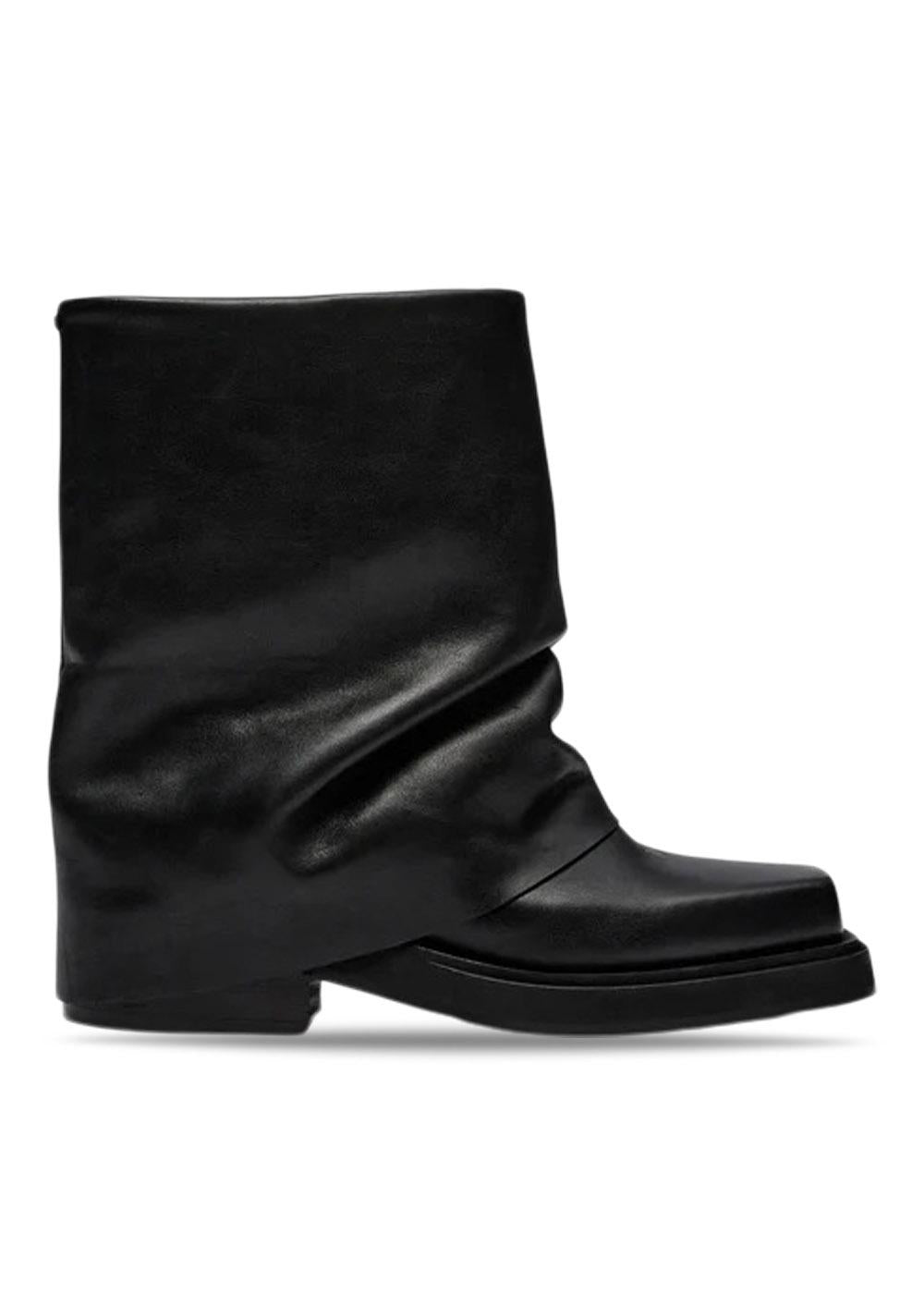 Edona - Black-Boots-Pavement-Butler Loftet