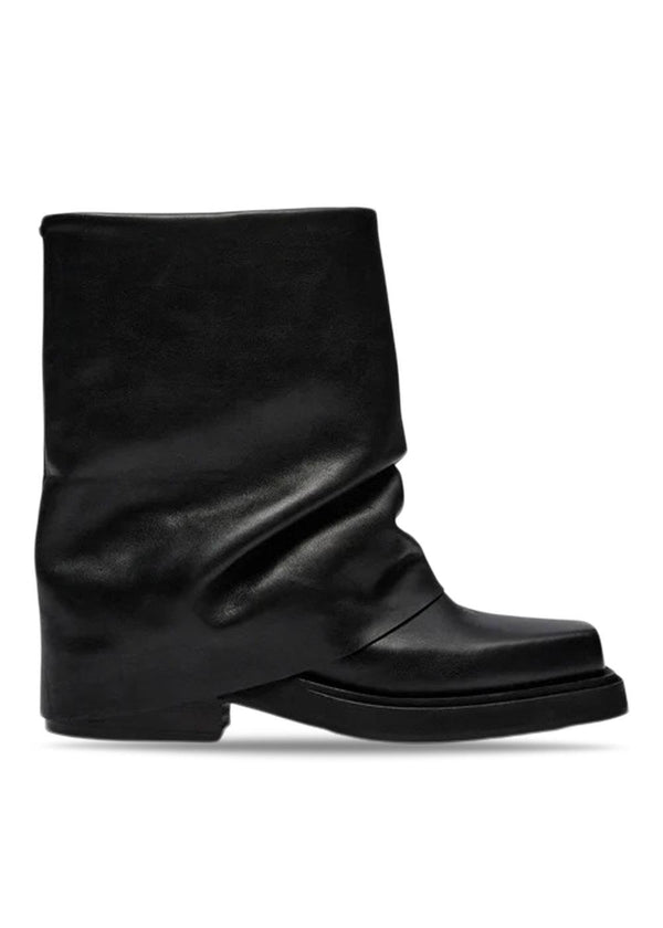 Edona - Black-Boots-Pavement-Butler Loftet