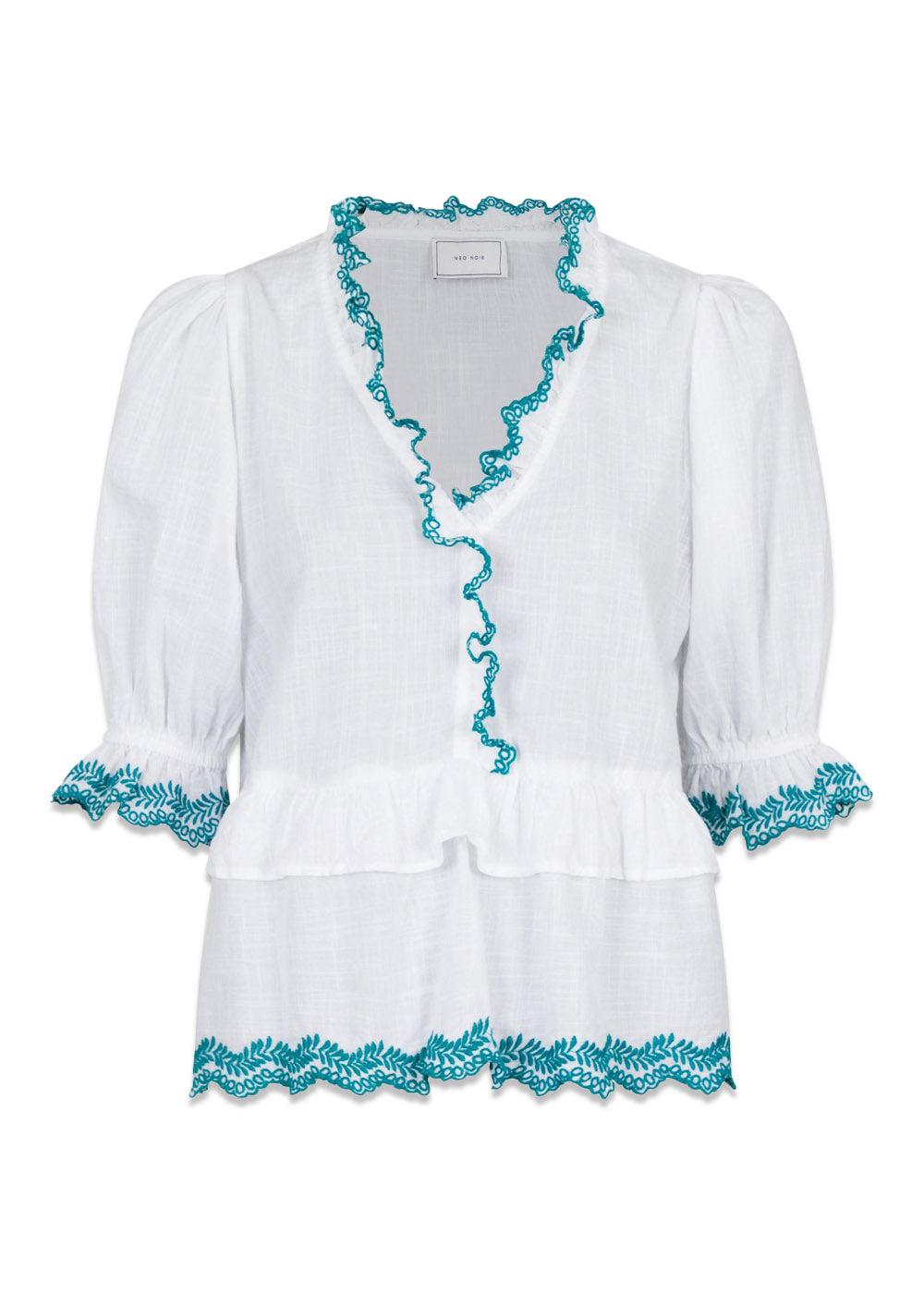 Neo Noirs Emmi Embroidery Blouse - White/Green. Køb blouses her.