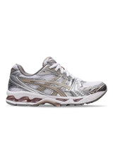 Asics' GEL-KAYANO 14 - White/Moonrock - Sneakers. Køb sneakers her.