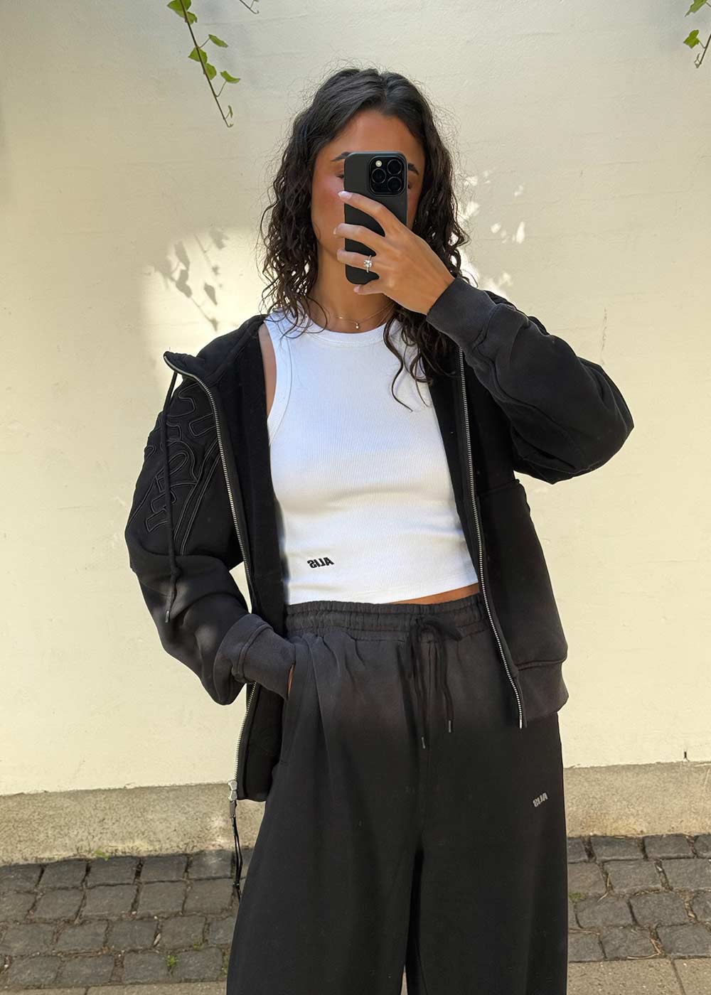 GYLL HOODIE W/ ZIPPER & EMBROIDERY - Washed Black-Hoodies-ALIS-Butler Loftet