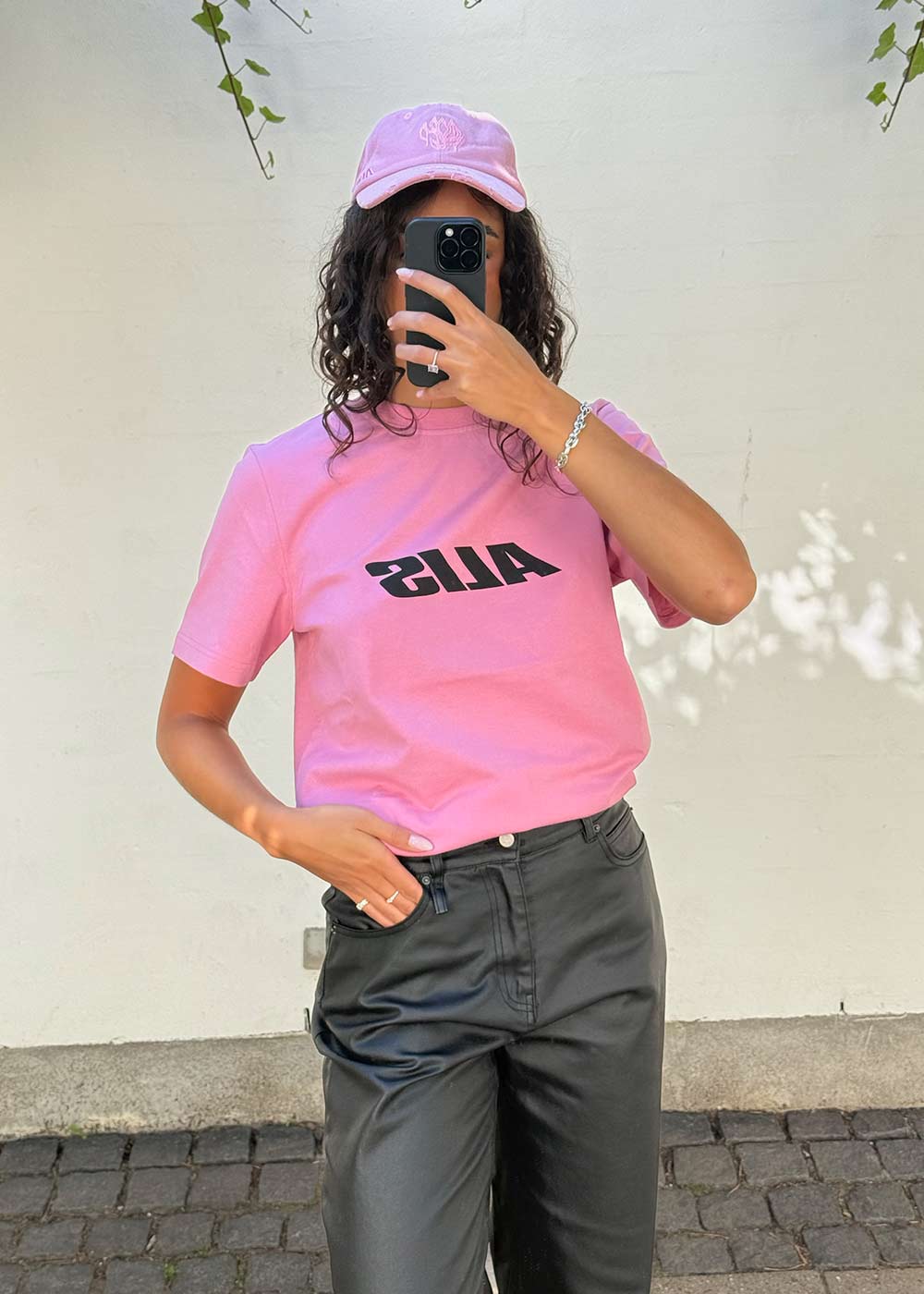 JERON ESSENTIAL T-SHIRT W/ CHEST LOGO - Solid Pink-T-shirts-ALIS-Butler Loftet