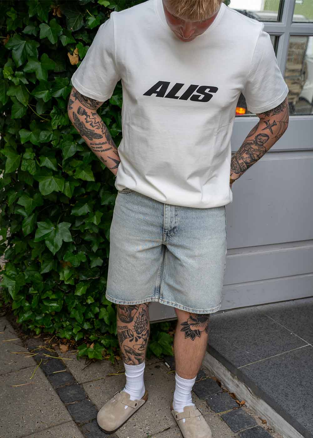 JERON ESSENTIAL T-SHIRT W/ LOGO - Solid White-T-shirts-ALIS-Butler Loftet