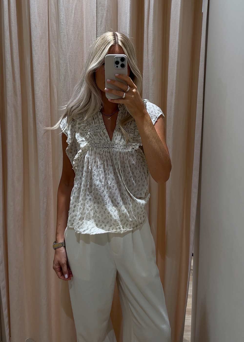 Jayla Basic Blossom Top - Creme-Top-Neo Noir-Butler Loftet