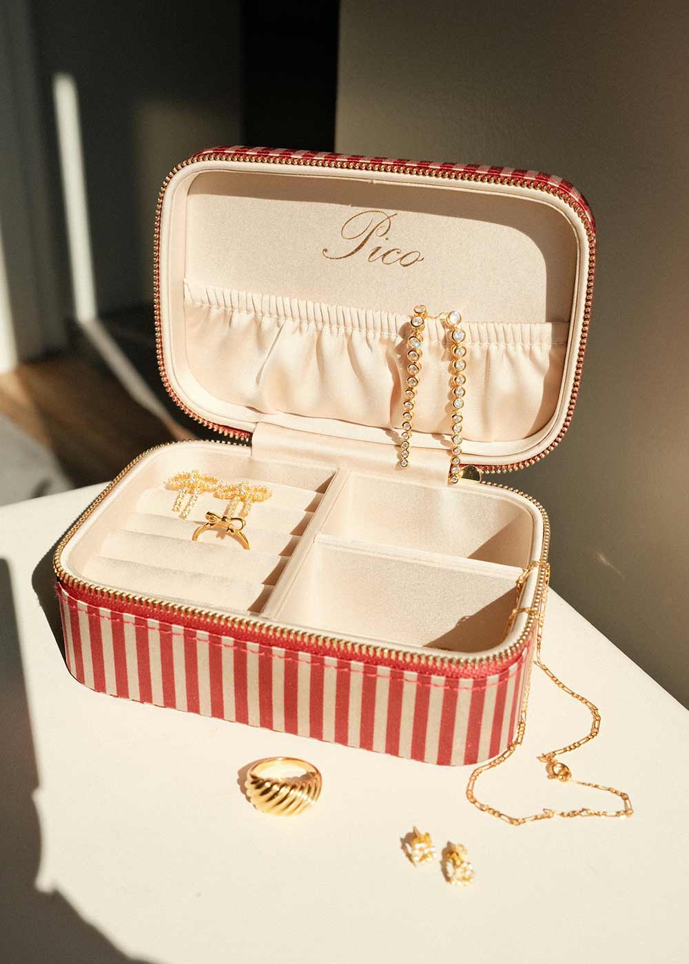 Red Strap Boxes LARGE JEWELLERY BOX - Red Stripe – Butler Loftet