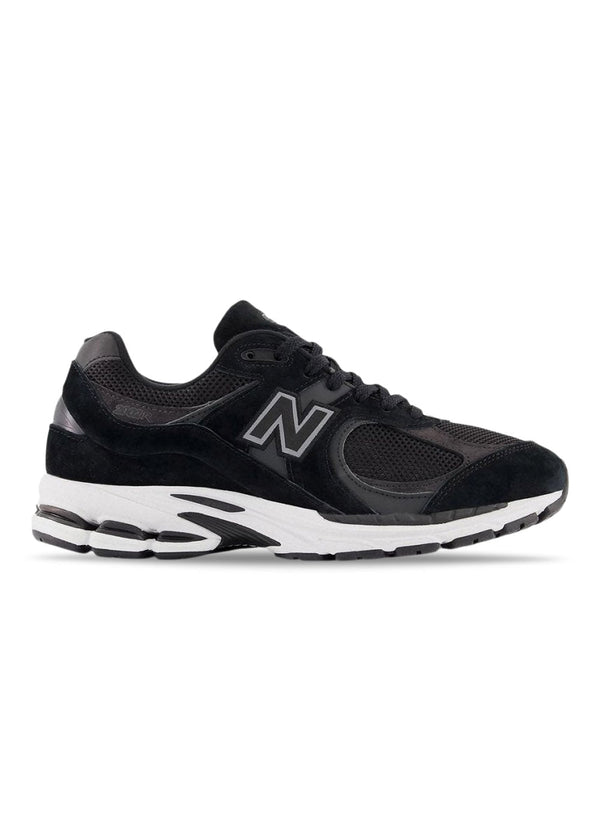 New Balances M2002RBK - Black. Køb sneakers her.