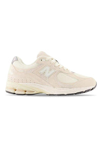 New Balances M2002RCC - Calm Taupe. Køb sneakers her.