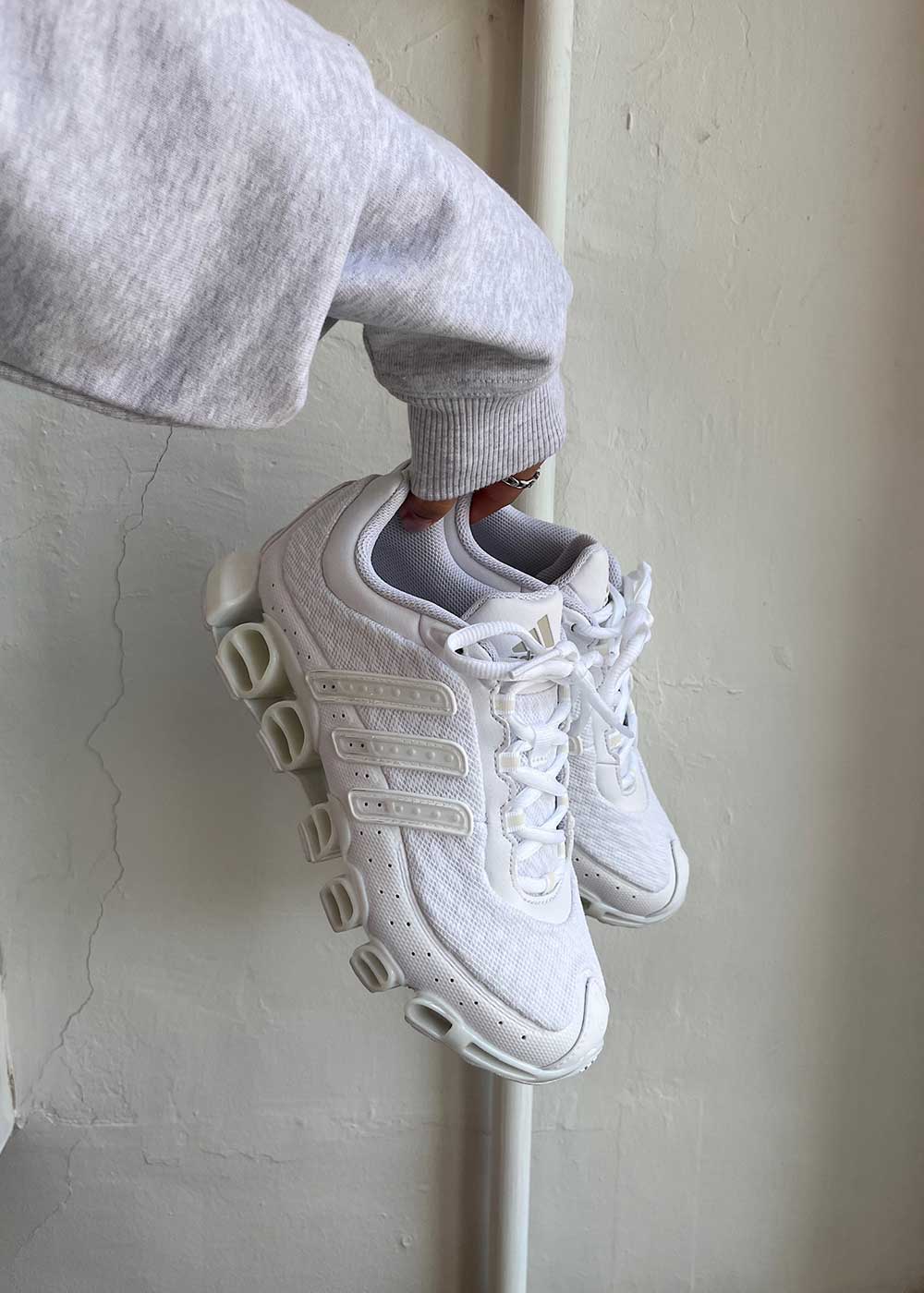 MEGARIDE - Ftwr White-Shoes-Adidas Originals-Butler Loftet