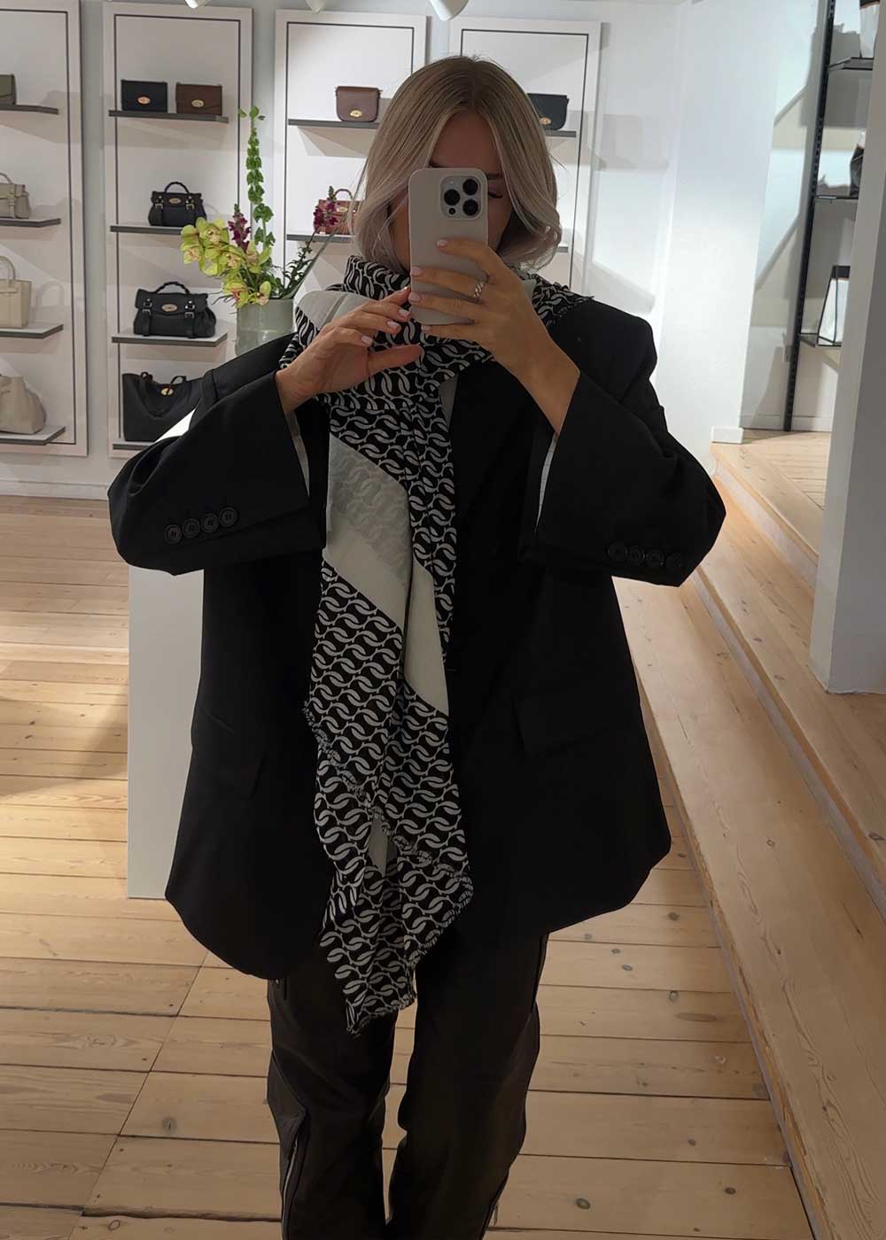 MONJA - Black-Scarf-By Malene Birger-Butler Loftet