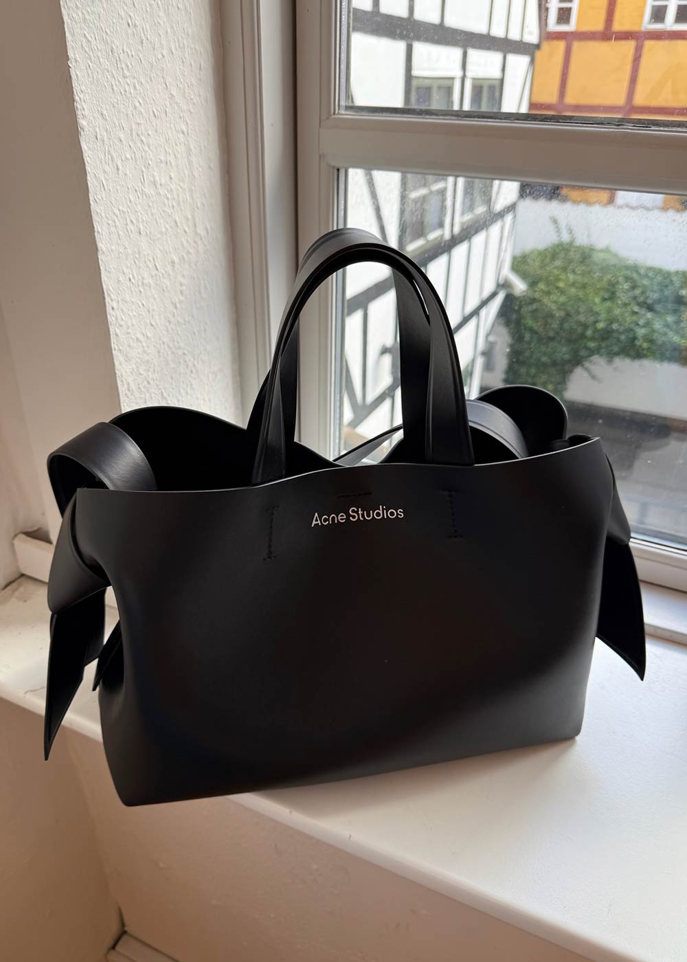 Musubi Mini R - Black-Bags-Acne Studios-Butler Loftet