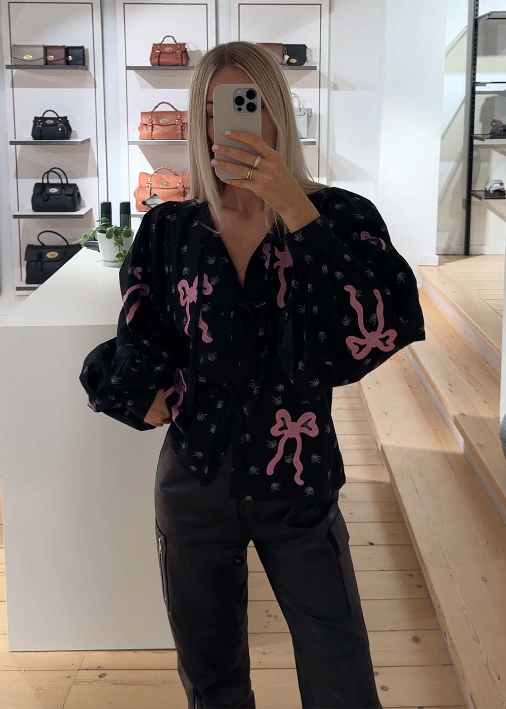 Nicoline Organic Cotton Top - Black W. Cyclamen Pink-Top-Sissel Edelbo-Butler Loftet