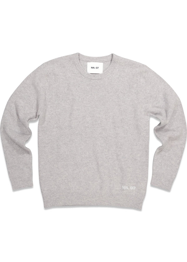 Nn. 07s Nigel 6585 - Light Grey  Melange. Køb strik her.