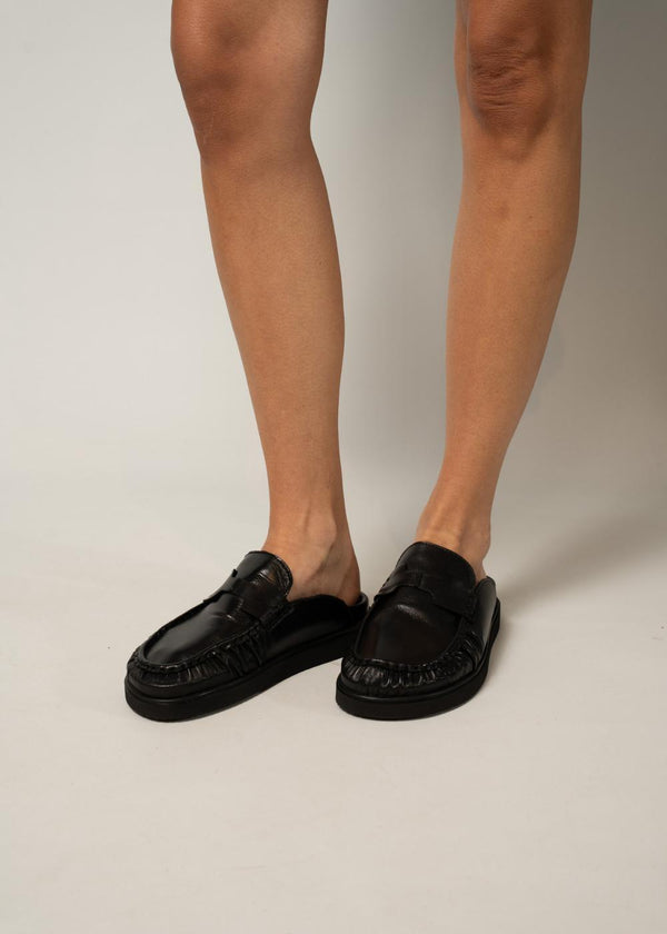 PAEja - Black-Shoes-Pavement-Butler Loftet
