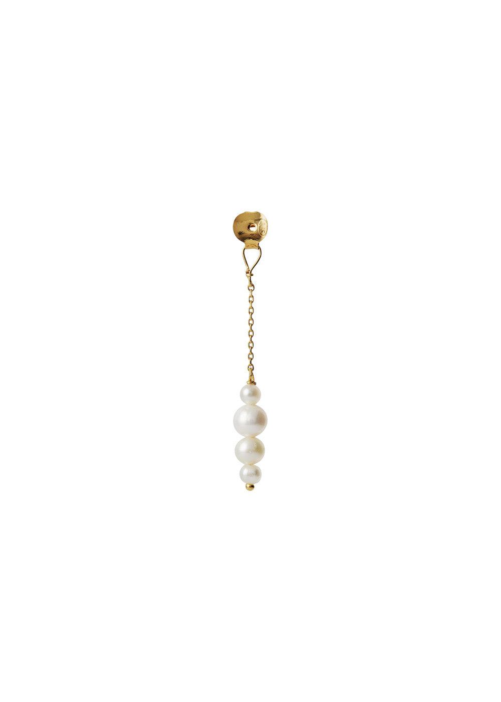 Stine A's Pearl Berries Behind Ear Earring - Gold. Køb øreringe her.