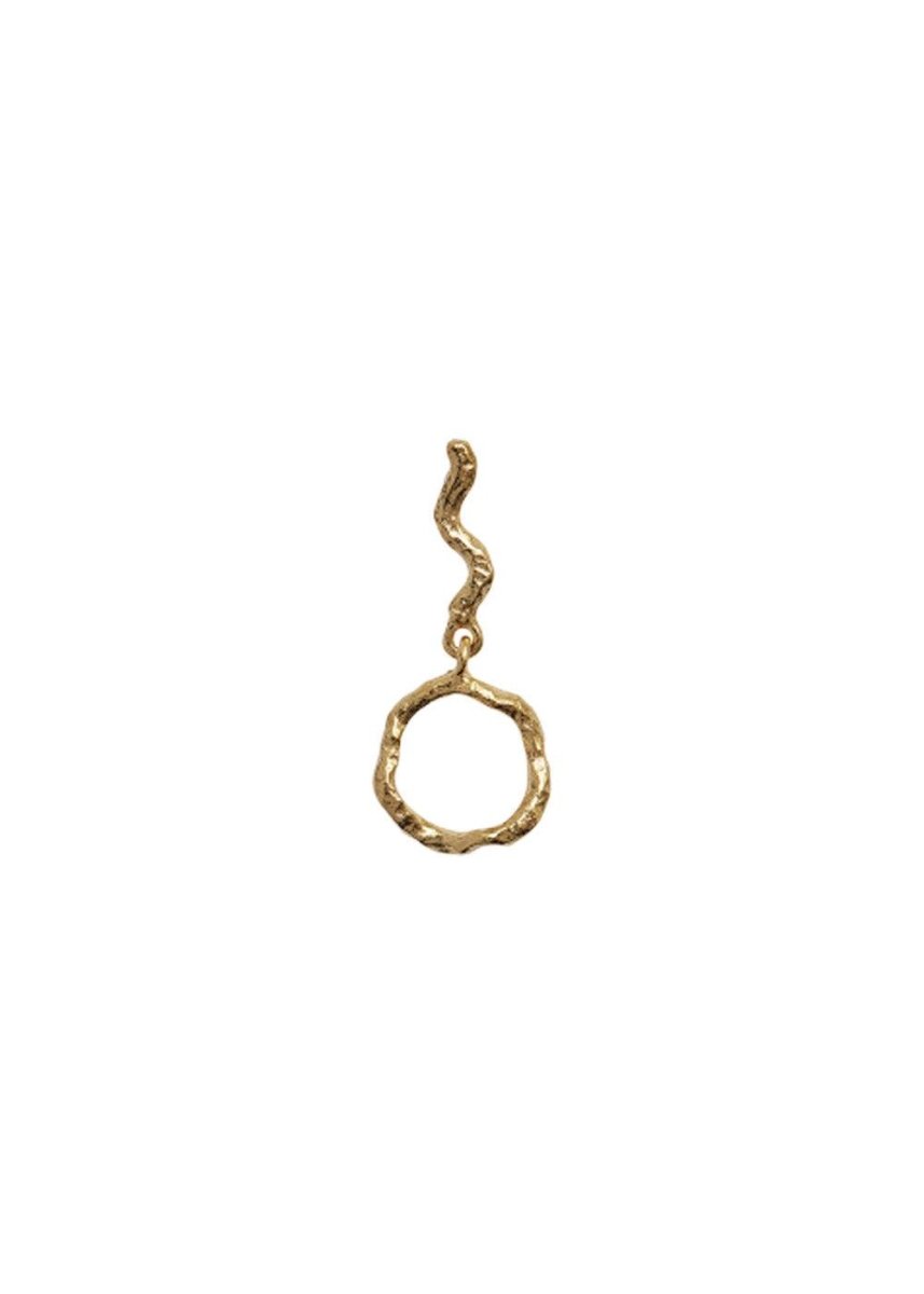 Stine A's Petit Wavy Dangling Circle Ear - Gold. Køb øreringe her.