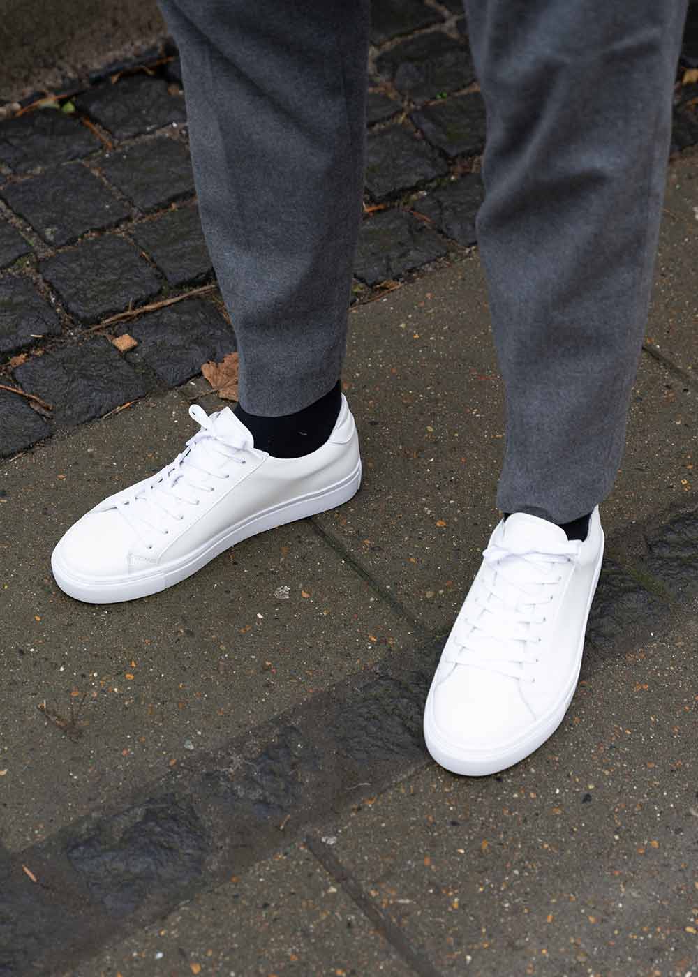 Type White Leather White fra Garment Project → Butler Loftet