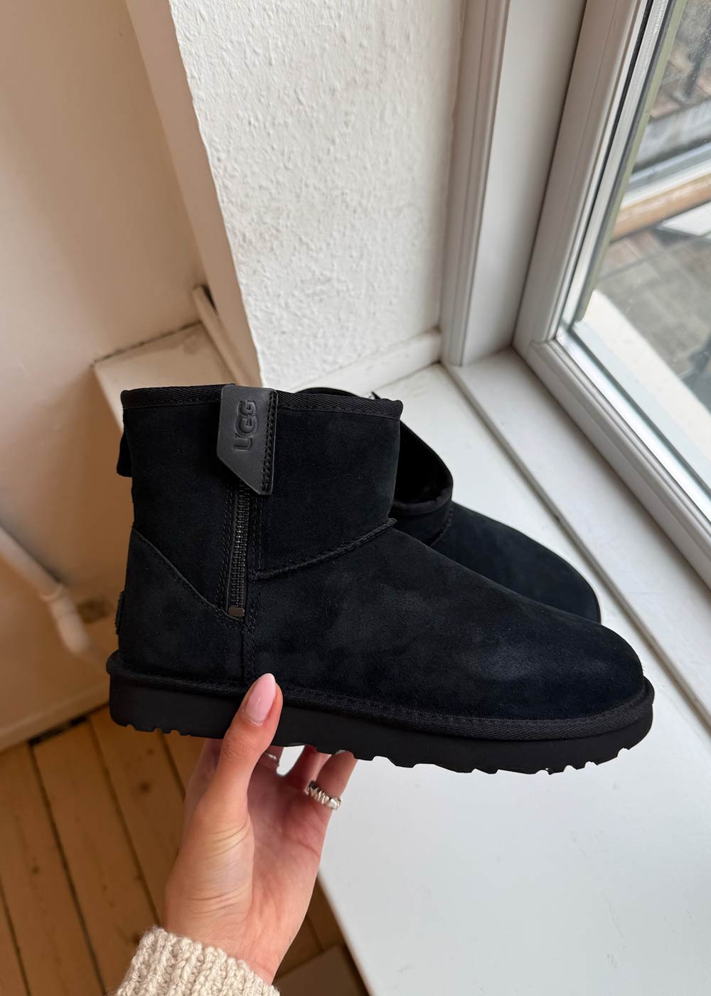 W Classic Mini Bailey Zip - Black-Boots-UGG-Butler Loftet