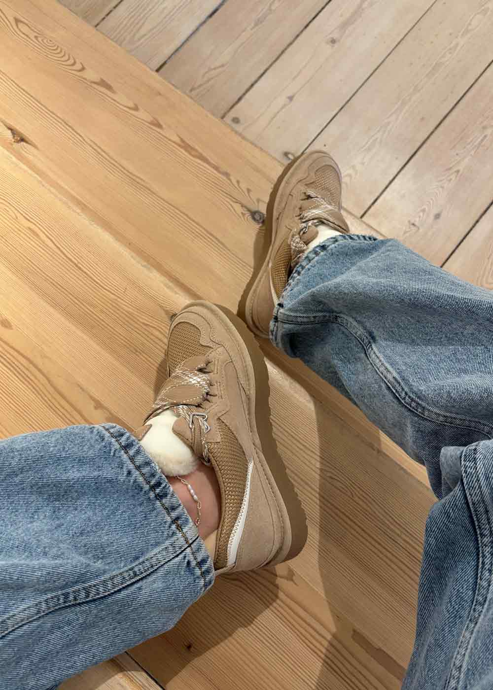 W Lowmel - Sand-Shoes-UGG-Butler Loftet