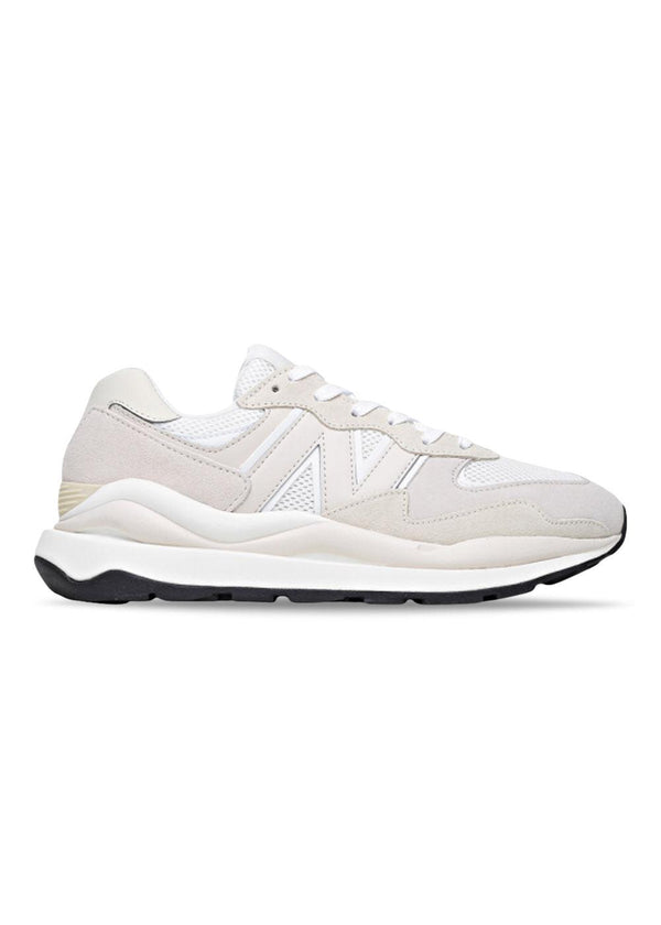 New Balances W5740CHA - Sea Salt - Sneakers. Køb sneakers her.