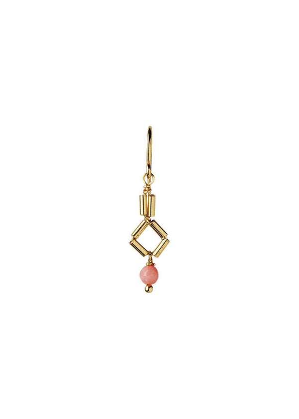 Stine A's petit carré earring whit coral - Gold. Køb øreringe her.