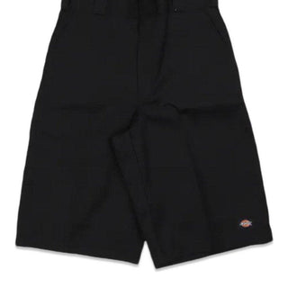 Dickies' 13IN MLT PKT W/ST REC - Black. Køb shorts her.