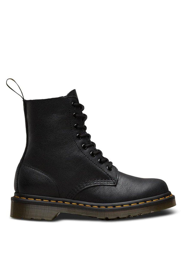 Dr. Martens' 1460 Pascal Black Virginia - Black. Køb støvler her.