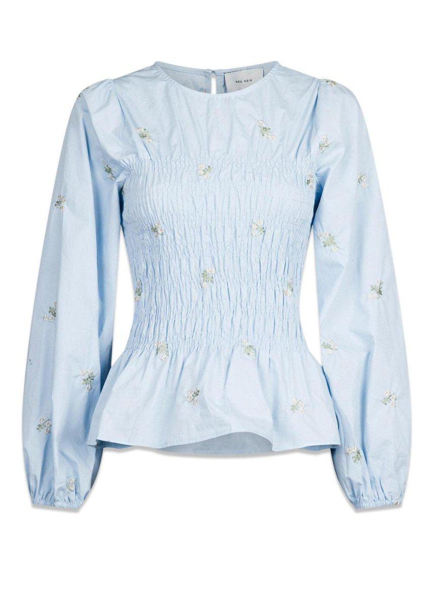 Neo Noirs Alberta Flower Blouse - Light Blue. Køb blouses her.