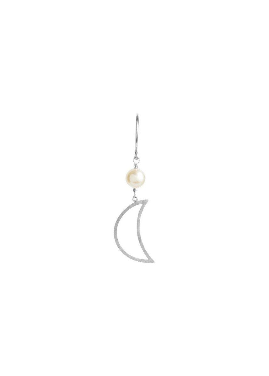 Stine A's Bella Moon Earring With Pearl - Silver. Køb øreringe her.