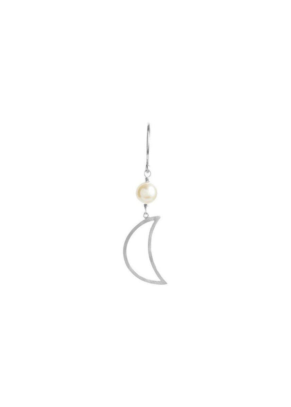 Stine A's Bella Moon Earring With Pearl - Silver. Køb øreringe her.