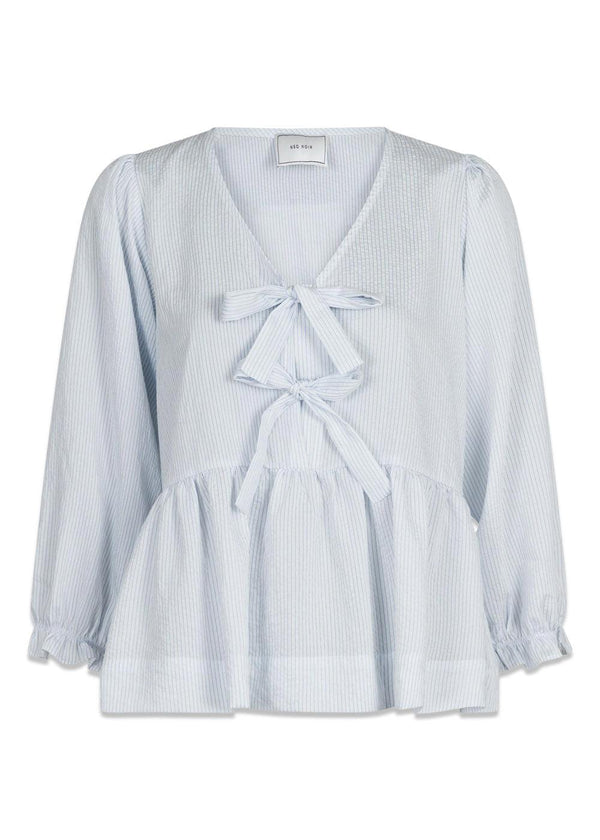 Neo Noirs Bella Slim Stripe Blouse - Light Blue Stripe. Køb blouses her.