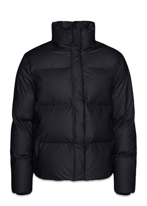 Rains' Boxy Puffer Jacket - Black. Køb overtøj her.