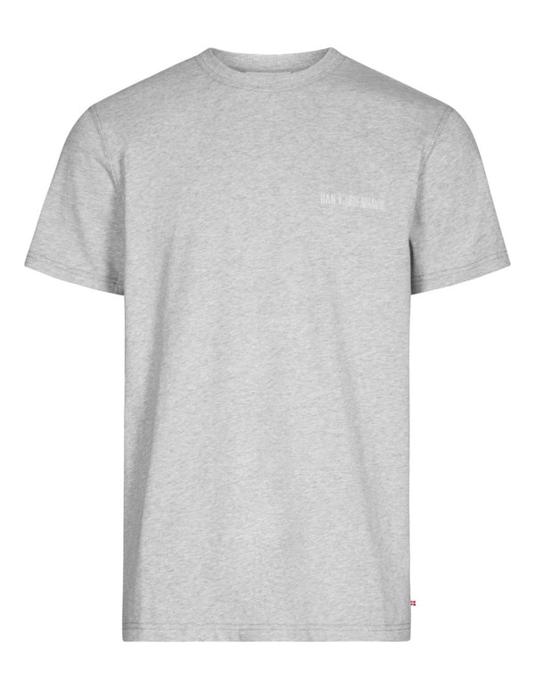 Han Kjøbenhavns Casual Tee - Grey Melange Logo. Køb t-shirts her.