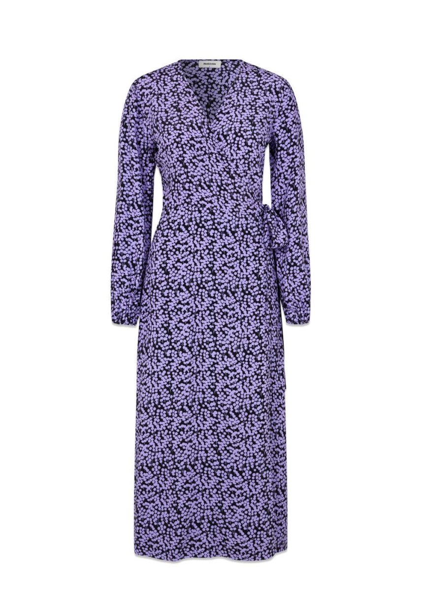 Modströms ChesliMD print wrap dress - Purple Flower Buds. Køb kjoler her.