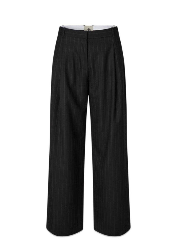 The Garments Chicago Pants - Black Pinstripe. Køb bukser her.