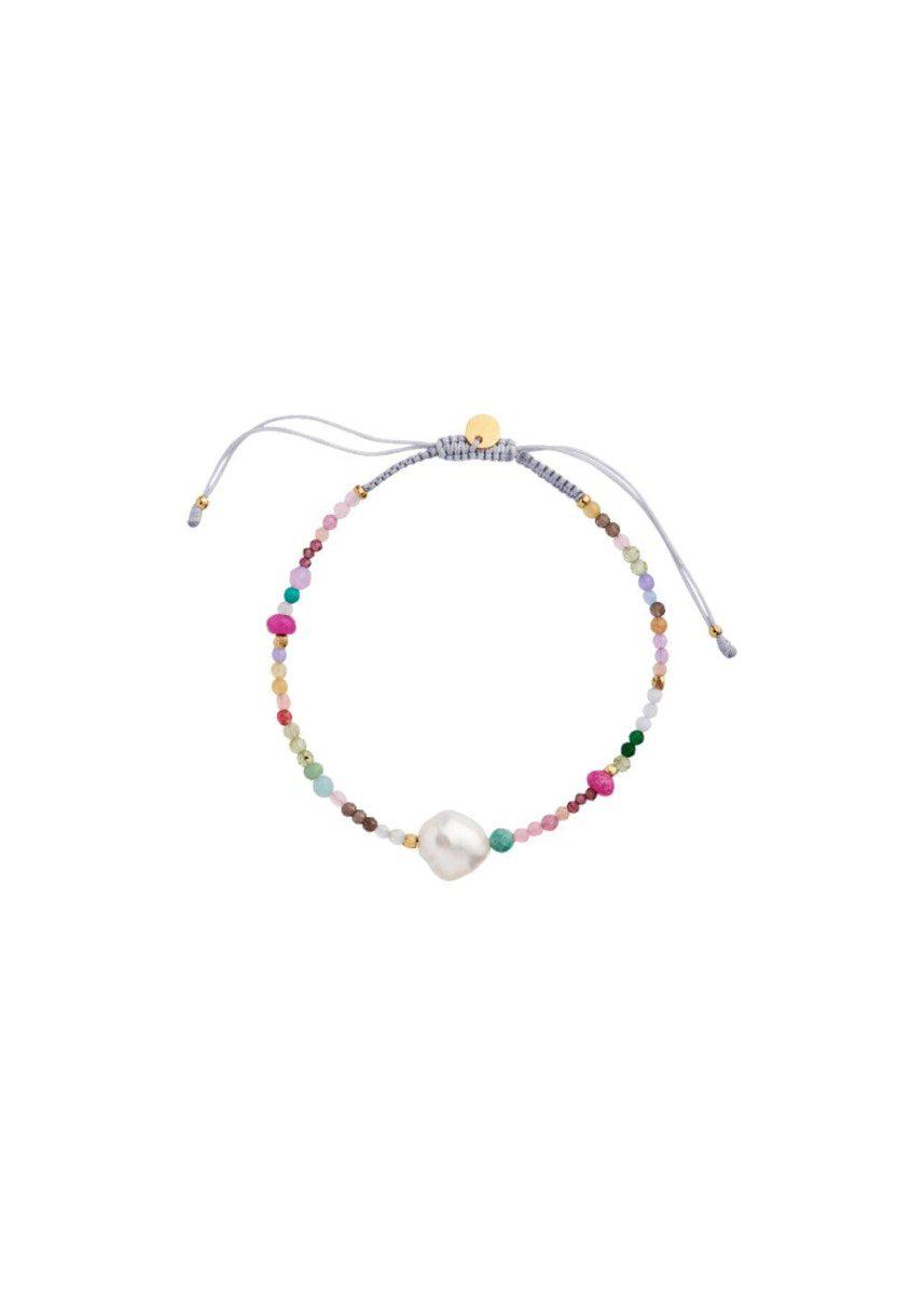 Stine A's Color Crush Bracelet with Multi Mix and Light Grey Ribbon - Gold. Køb smykker her.