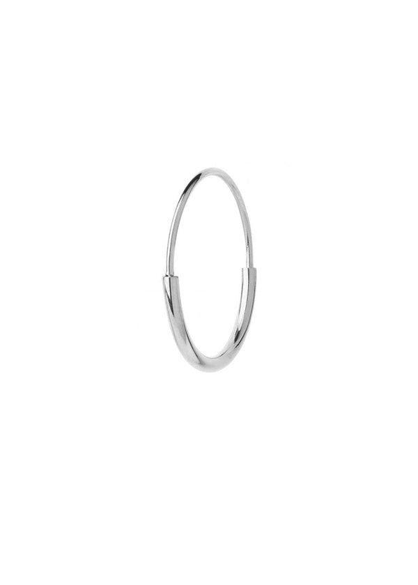 Maria Blacks Delicate Hoop 22 Earring - Silver. Køb øreringe her.