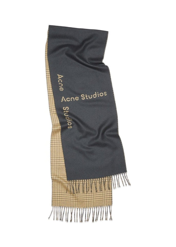 Acne Studios' FN-UX-SCAR000186 - Dark Green. Køb scarf her.