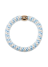 PICO's Gia Perle elastik - Light Blue/Creme. Køb accessories her.