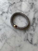 PICO's Gia Perle elastik - Silver Metallic. Køb håraccessories her.