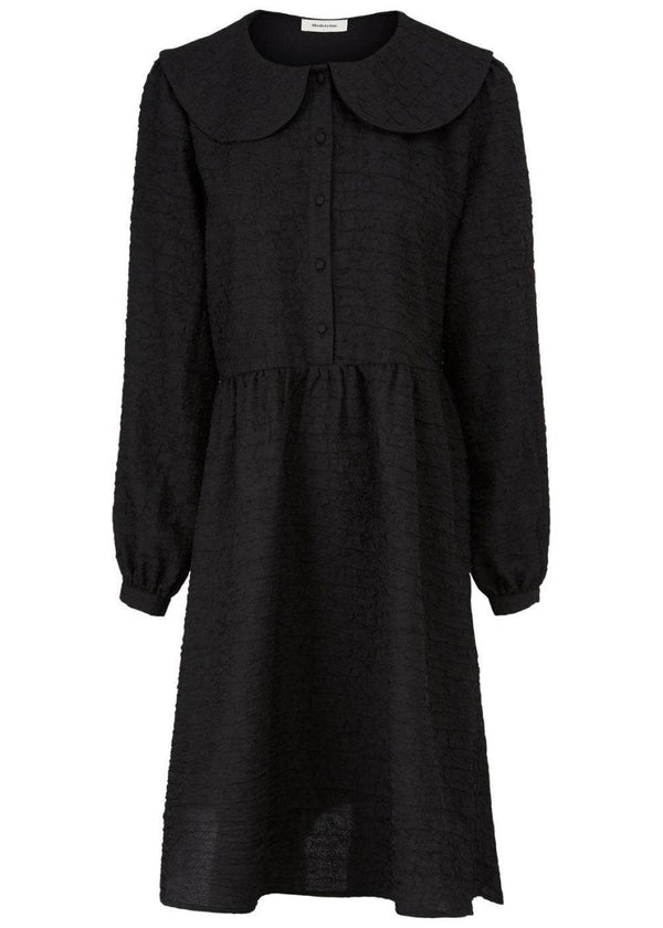 Modströms Hazell dress - Black. Køb kjoler her.