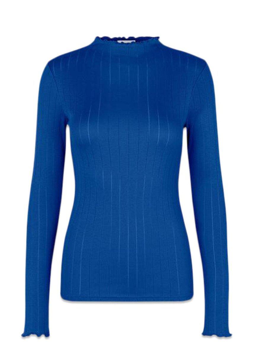 Modströms Issy t-neck - Electric Blue. Køb t-shirts her.