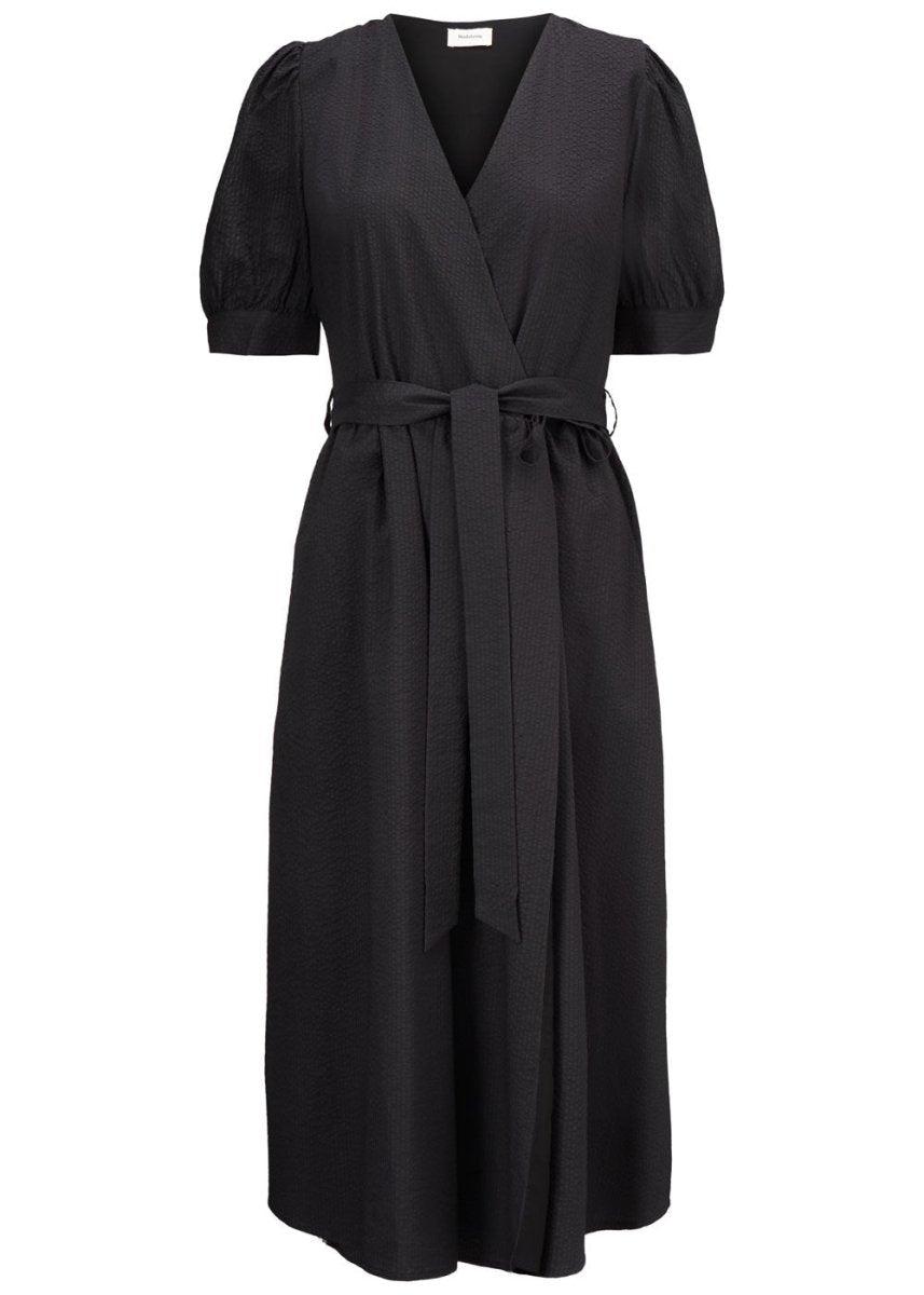 Modströms Juna dress - Black. Køb kjoler her.