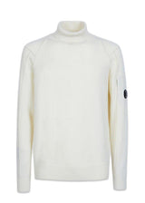 C.P. Companys KNITWEAR - TURTLE NECK - Gauze White. Køb strik her.